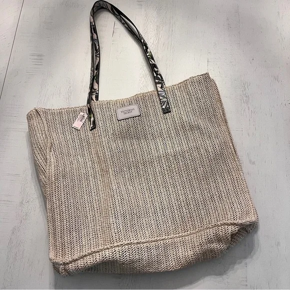 Victoria’s Secret bag - Picture 4 of 5